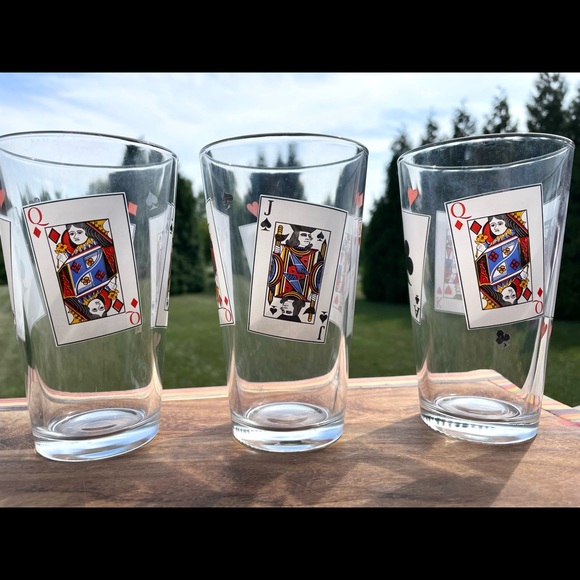 Set of three vintage tumbler high ball glasses with playing cards graphics - Picture 2 of 10